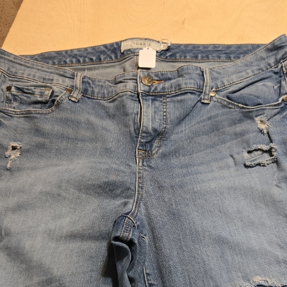 D18 Torrid Distressed Cropped Jeans High Rise 5 Pocket Stretch Ankle - Picture 4 of 12